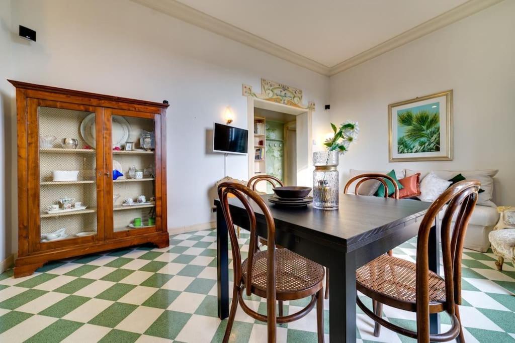 Volturno's Unique View Appartement Rome